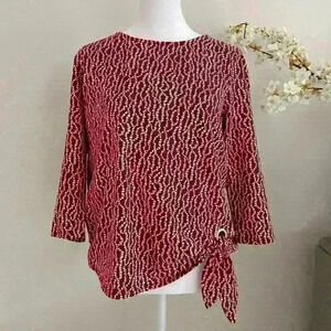 Belle Womens Size Small Top Red Crew Neck Bow Tie Side Geometric Print